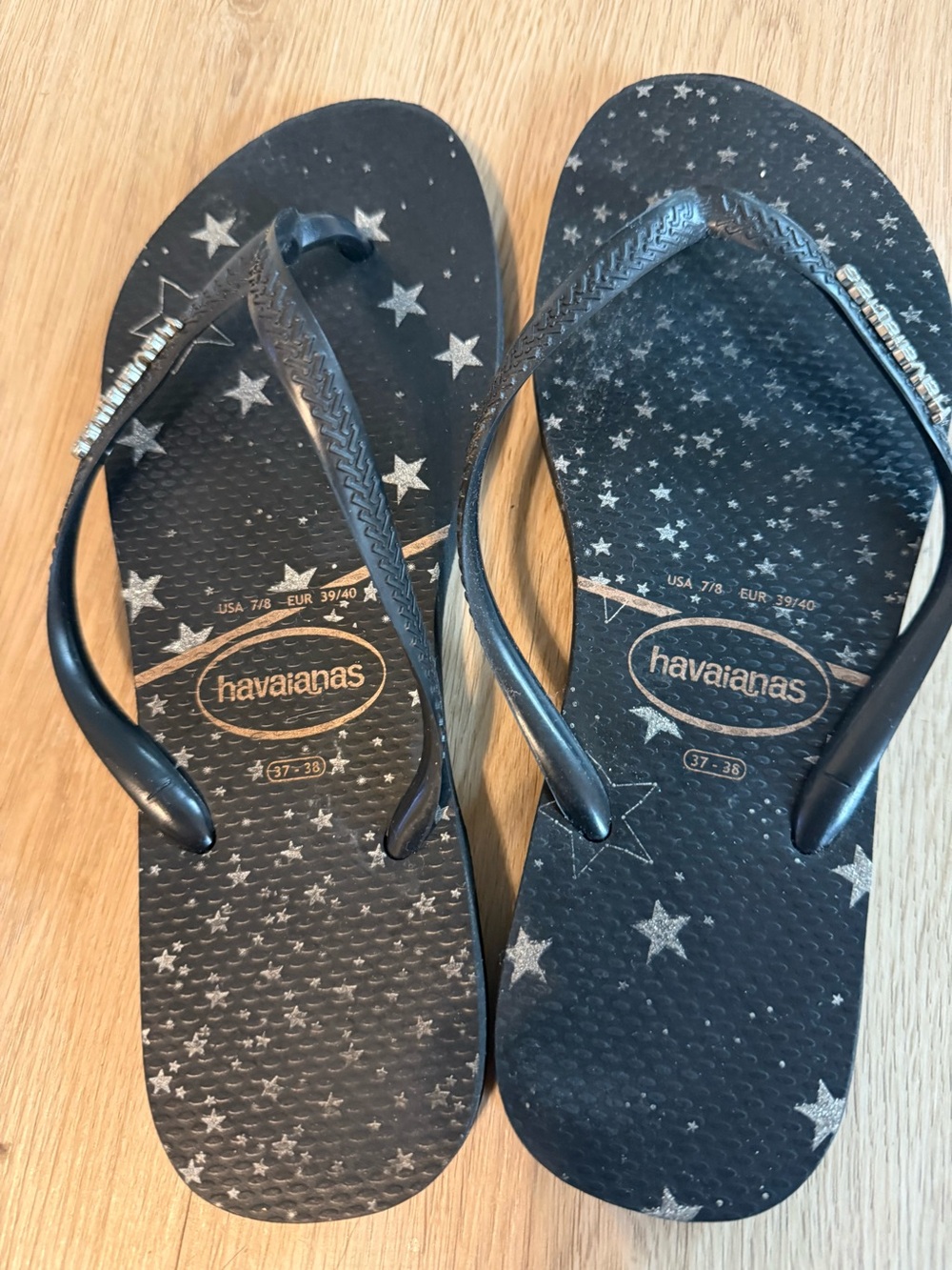 Havaianas Black Star Print Flip Flops size 7/8
